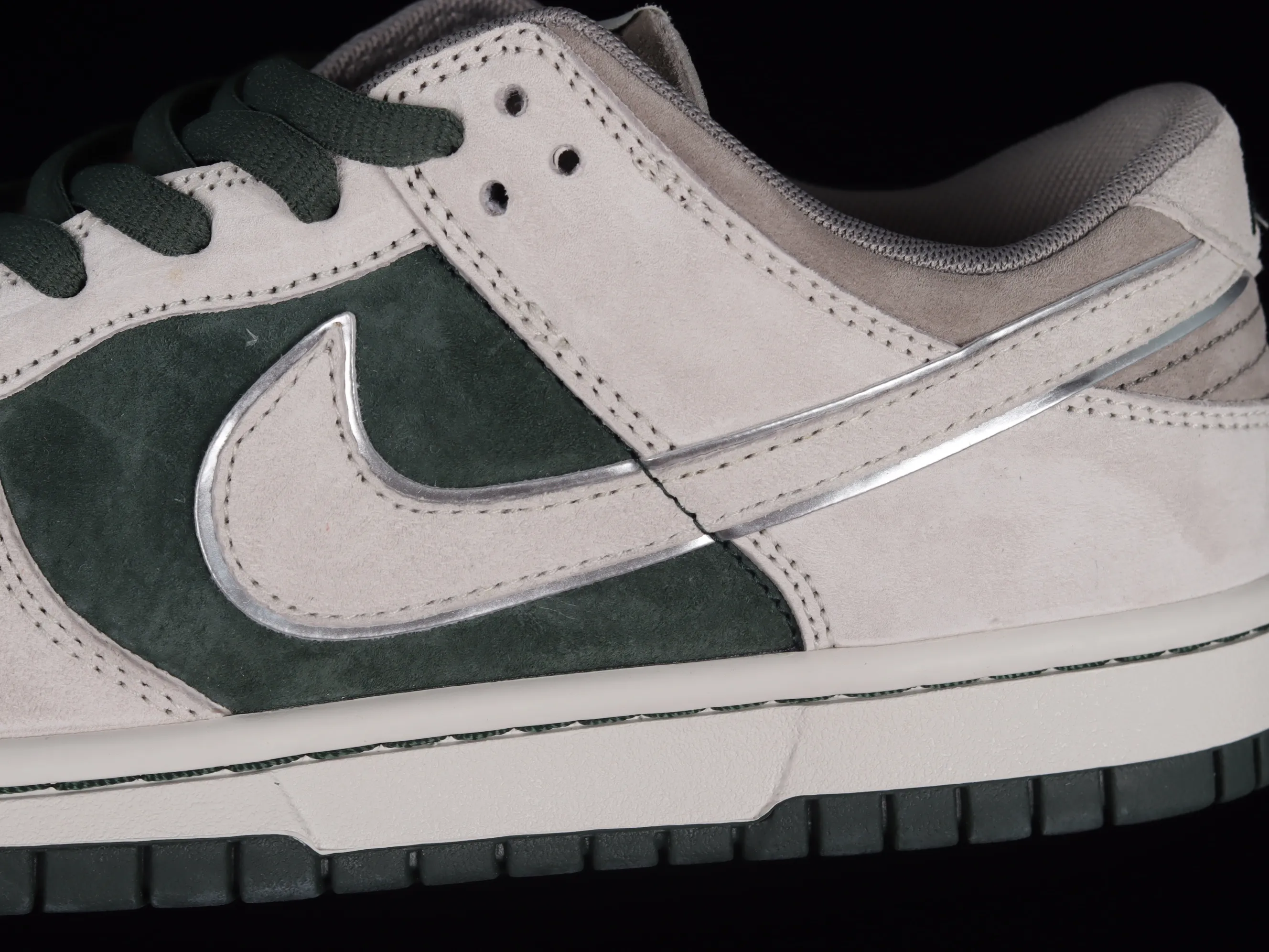 All Categories Nk SB Dunk Series Nk SB Dunk Low Low-top sneakers Otomo Katsuhiro x Nk SB Dunk Low "Steamboy OST" Otomo Katsuhiro co-branded SB low-top sports and leisure sneakers LF0039-035